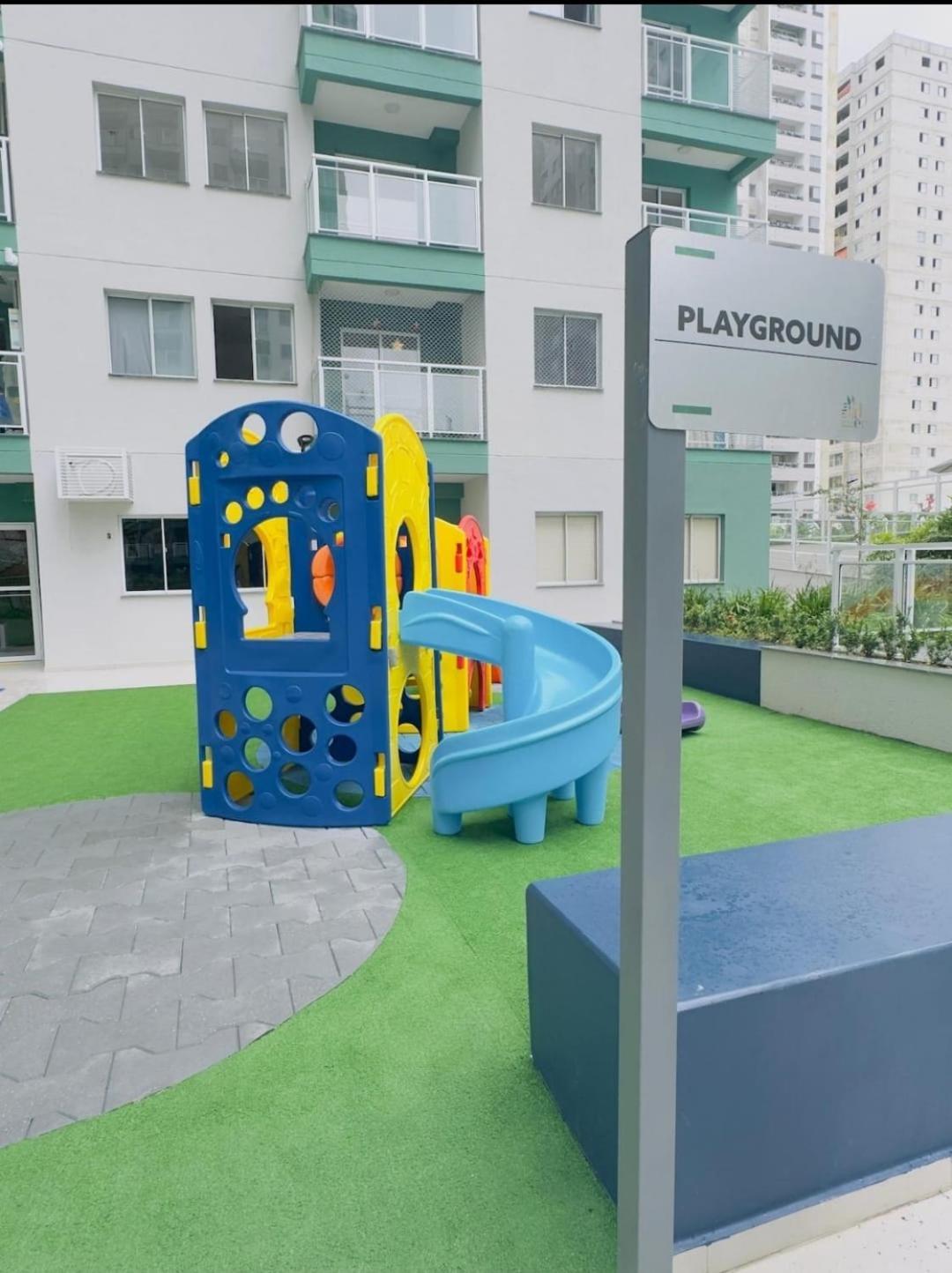 Apartamento De 2 Quartos Com 1 *